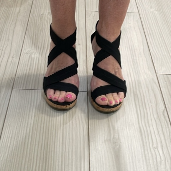 Black strappy cork wedges - Picture 2 of 5